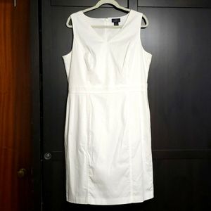 346 Brooks Brothers dress sleeveless, white, knee length, fitted w stretch